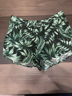 Tropical Leaf Print Women’s Shorts